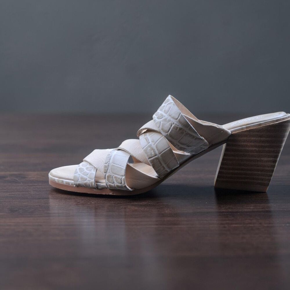 Vince Camuto Women’s Beige Leather Croc Slide Sandals Block Heel Slip-On 5 1/2